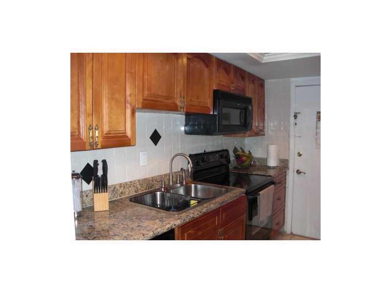 CRANDON TOWER CONDO - Residential Lease