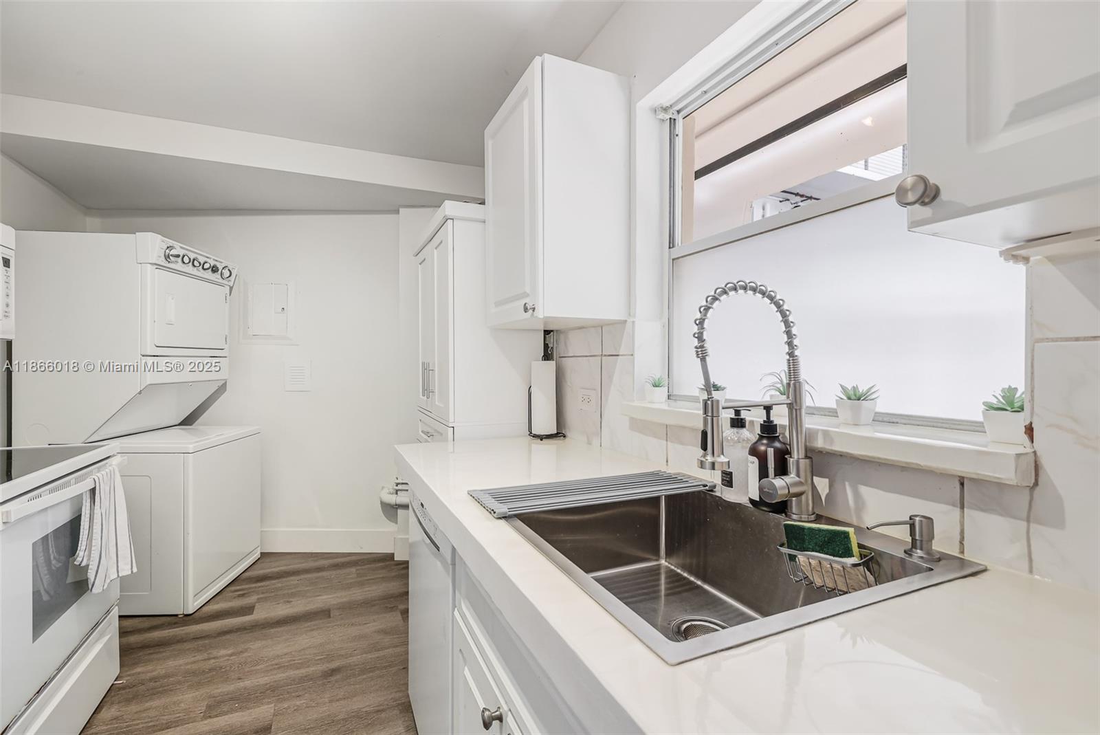 OCTAGON TOWERS I CONDO - Residential