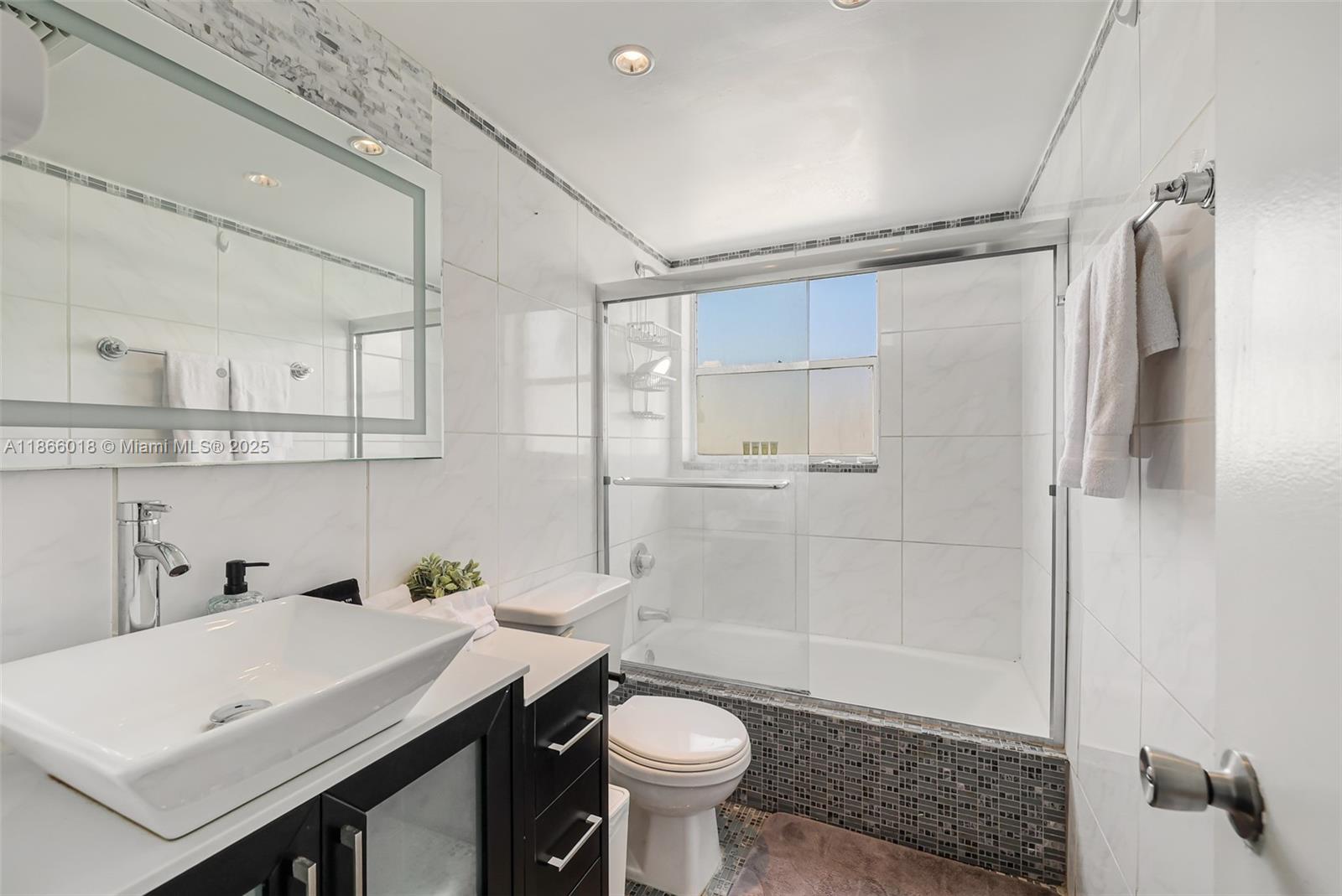 OCTAGON TOWERS I CONDO - Residential