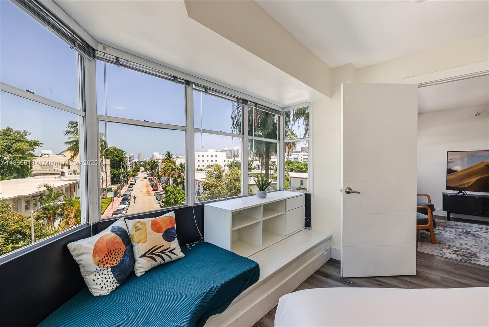 OCTAGON TOWERS I CONDO - Residential