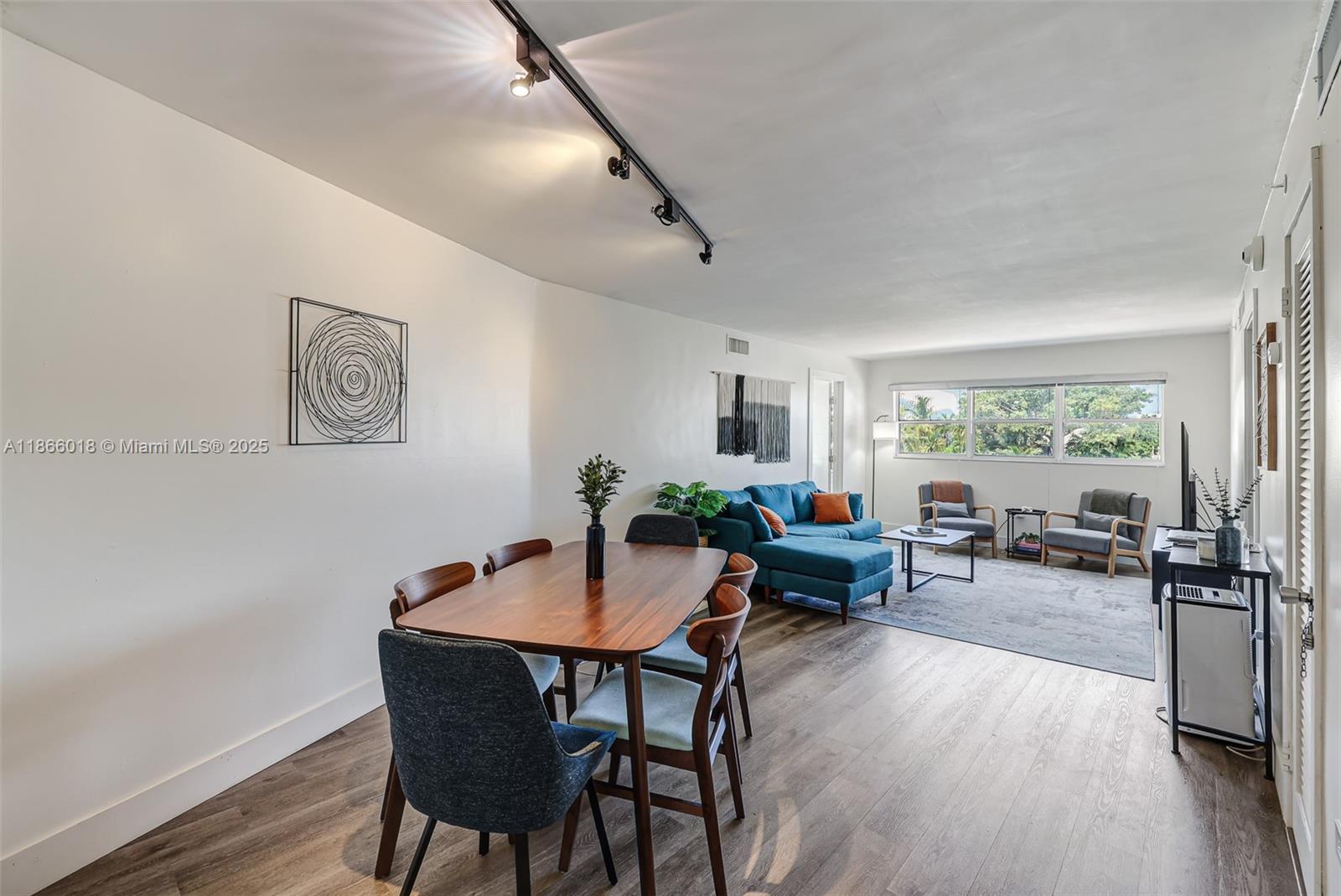 OCTAGON TOWERS I CONDO - Residential