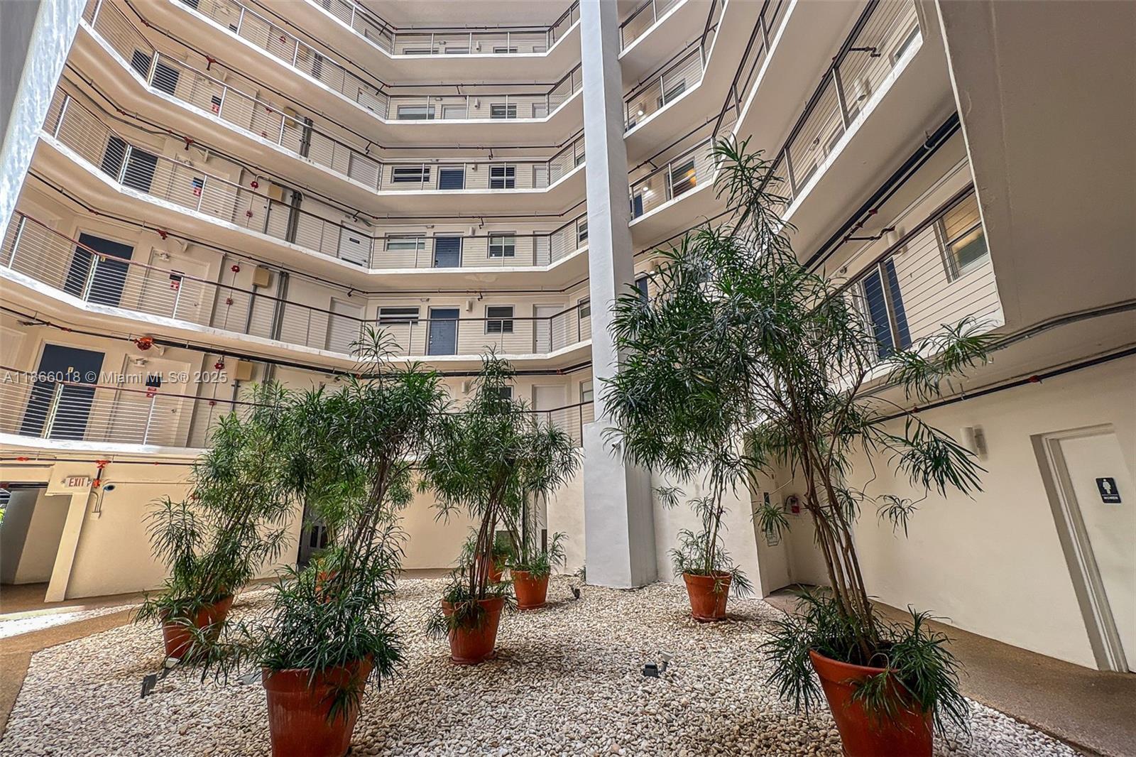 OCTAGON TOWERS I CONDO - Residential