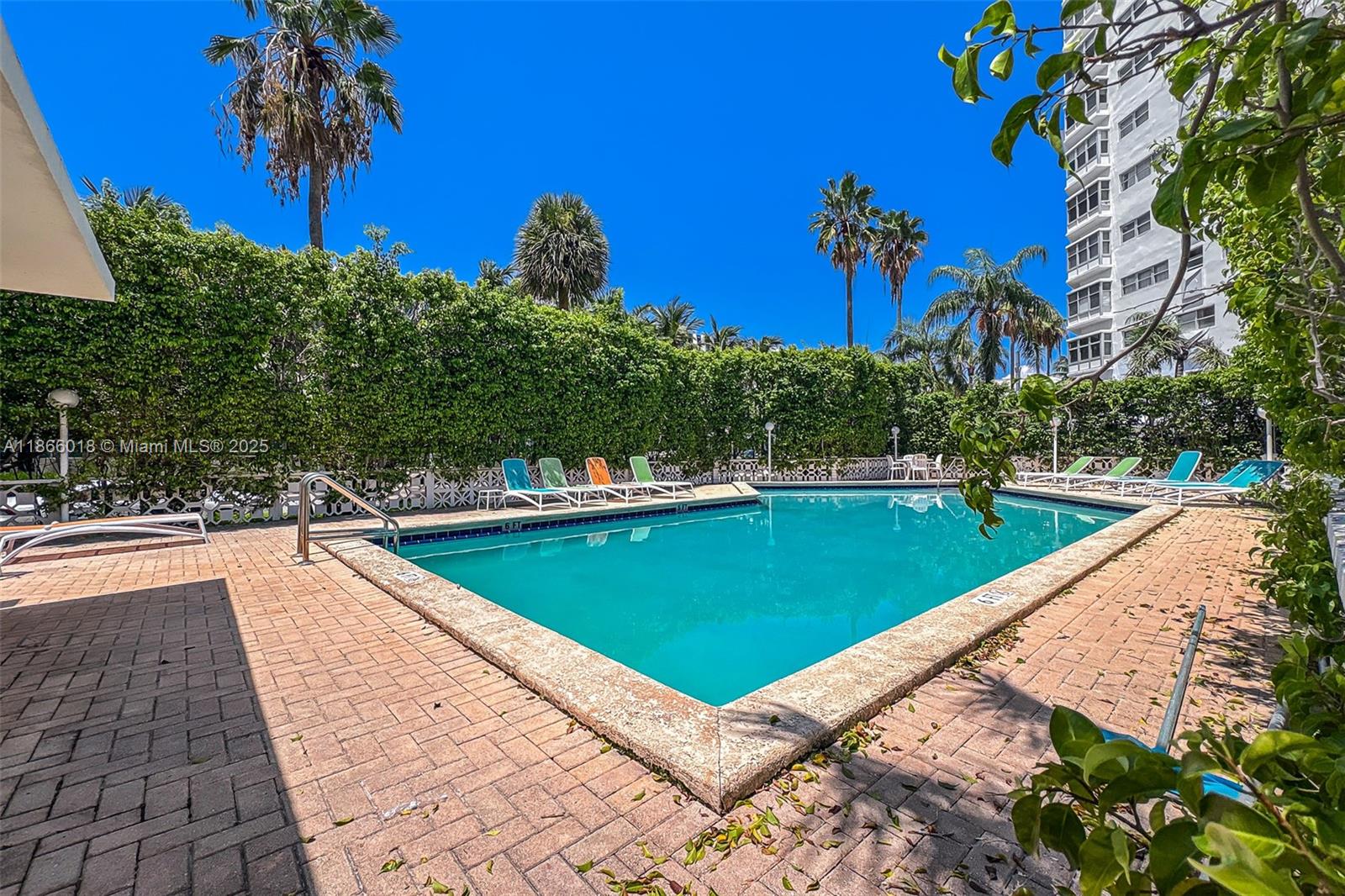 OCTAGON TOWERS I CONDO - Residential