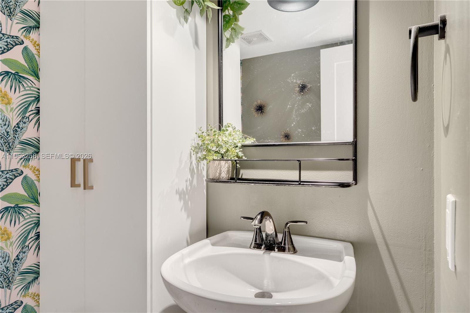 GROVE PARADISE CONDO - Residential