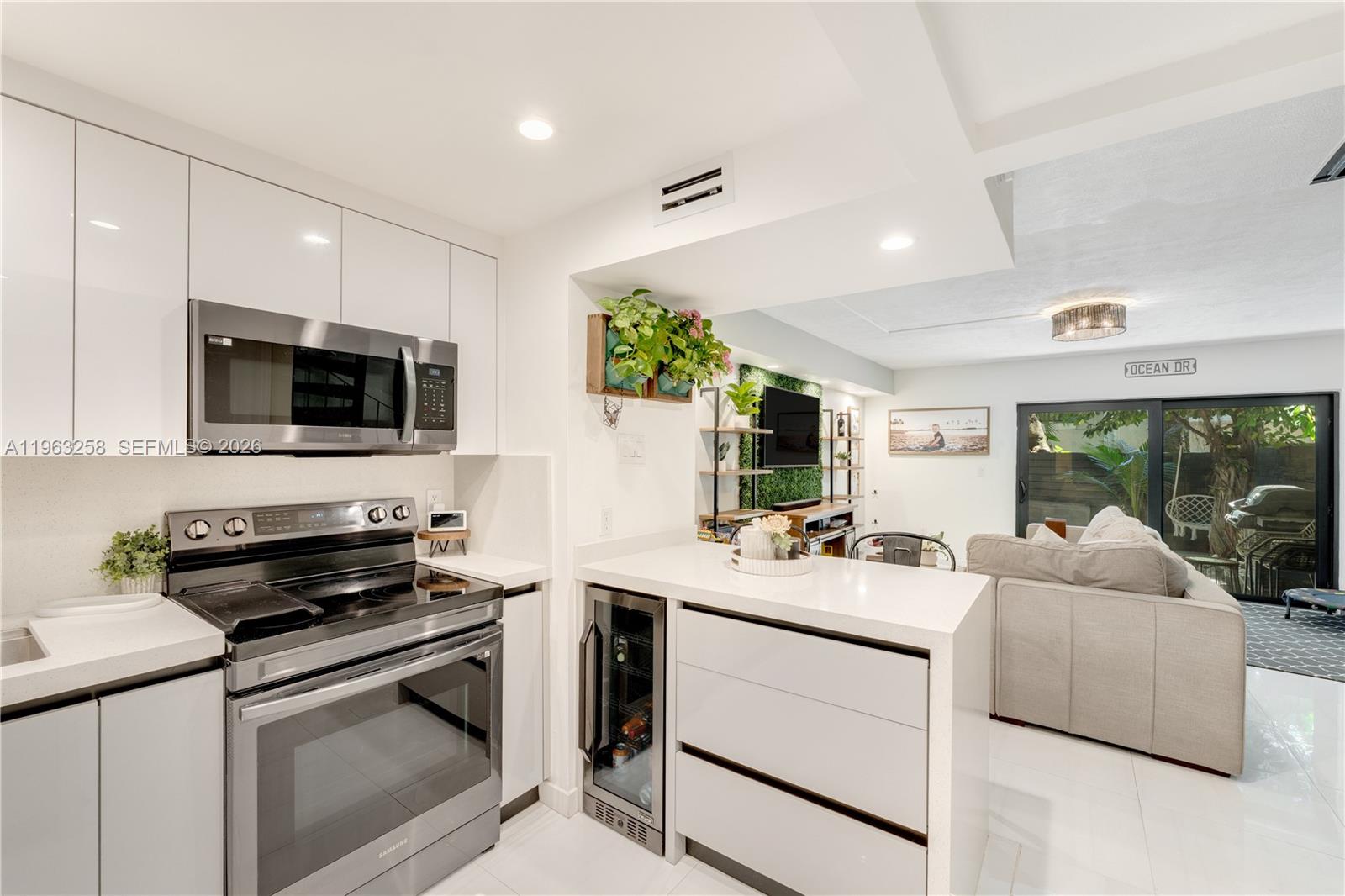 GROVE PARADISE CONDO - Residential