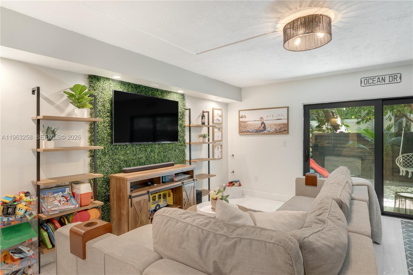 GROVE PARADISE CONDO - Residential