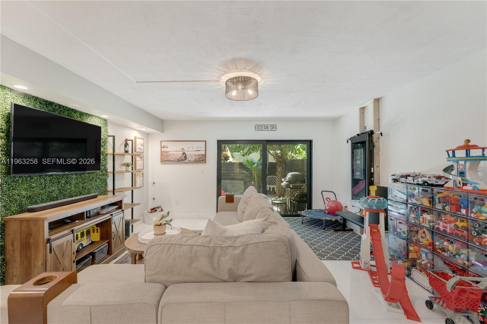 GROVE PARADISE CONDO - Residential