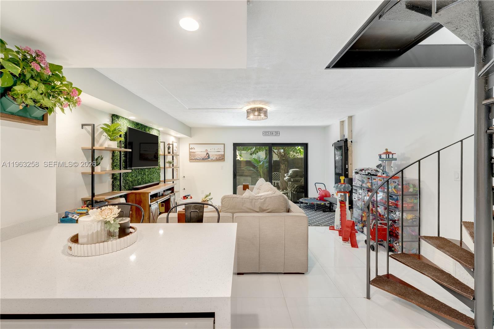 GROVE PARADISE CONDO - Residential