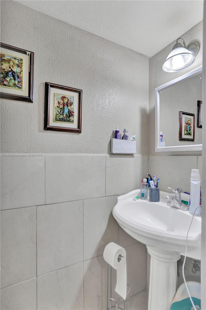 Photo 12 of 20 of 5595 W 22nd Ct 17A condo
