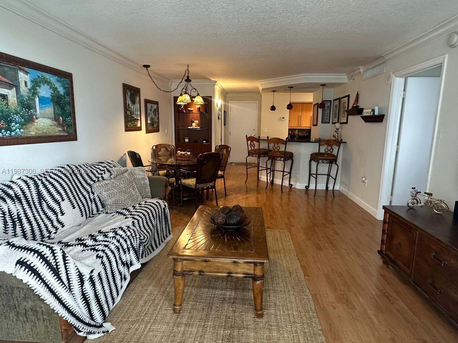 6917 Collins Ave 812