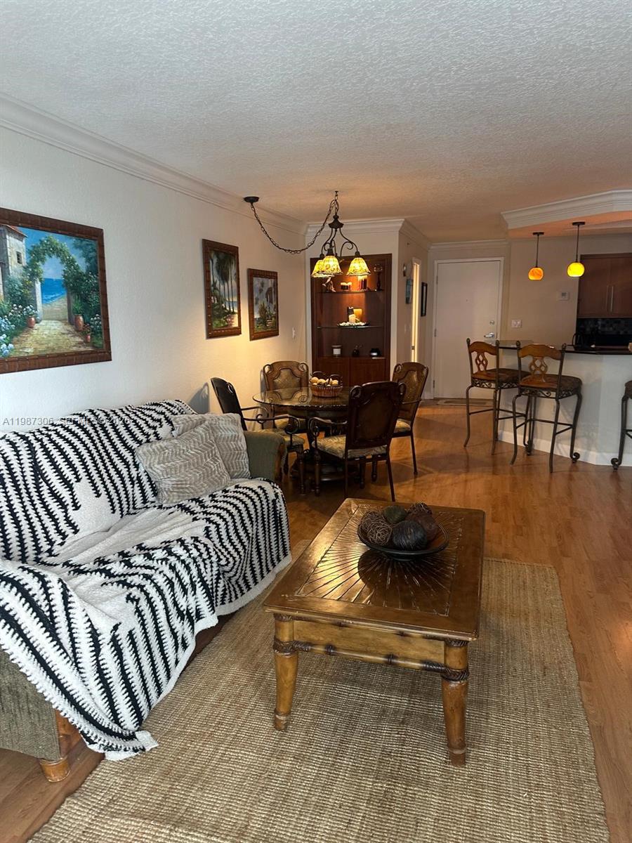 THE COLLINS CONDO - Residential Lease