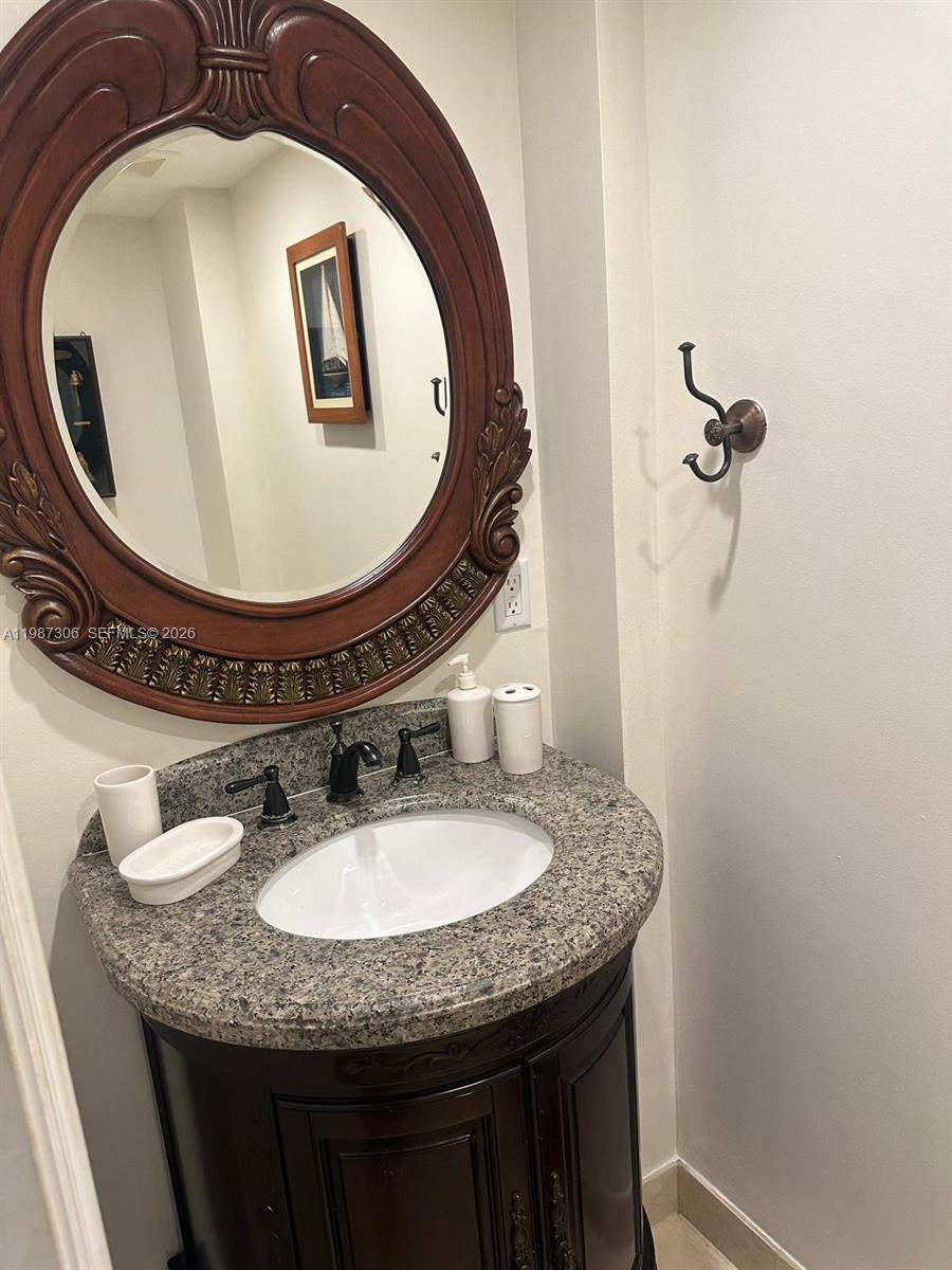 THE COLLINS CONDO - Residential Lease