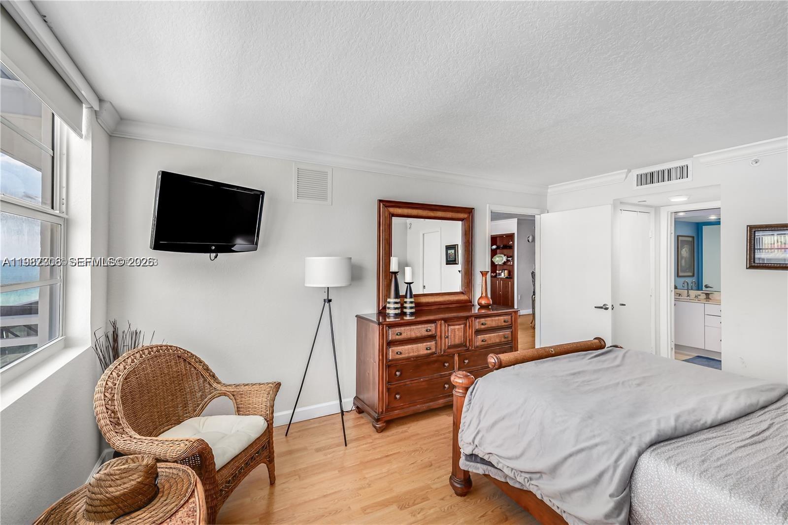 THE COLLINS CONDO - Residential Lease