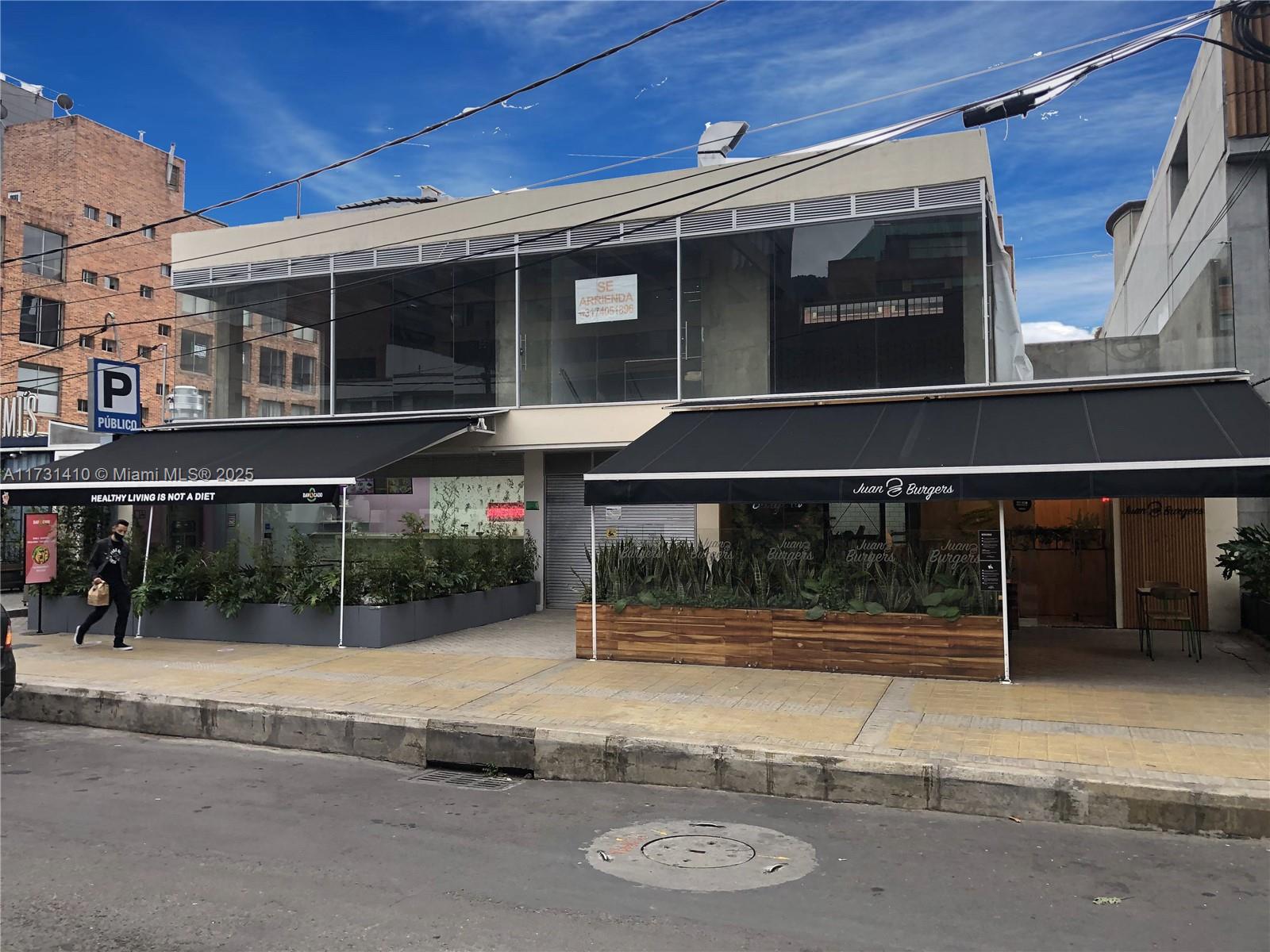 Exceptional Opportunity to own prime property in highly desired sought after area of Parque 93 in Bogota Colombia !. 18 Meters (59 Ft) Frontage x 42 Meters (138 Ft) Depth for a total area of 756 Square meters (8,142 SqFt). Property has a brand new building with 4 commercial stores, 4 Kitchen containers and public parking and it is currently leased til December 31, 2021. Great to develop and build to your needs, or continue with the lease. Parque de la 93 is a commercial and recreational park in El Chicó, in the northern part of Bogota and is one of Bogota's most popular Hotel, shopping and restaurant areas.