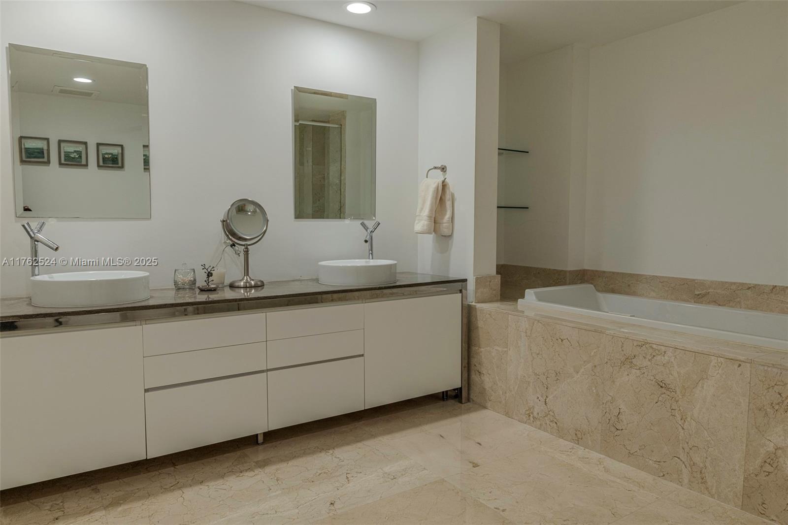 ICONBRICKELL CONDO NO 1 - Residential