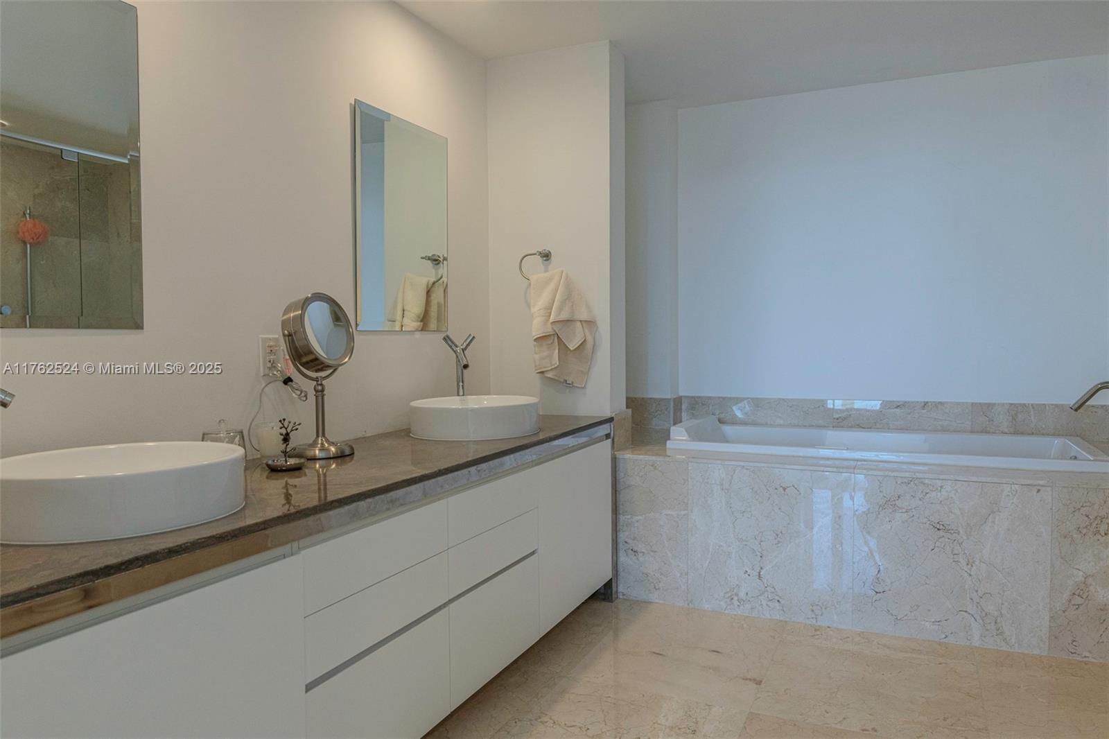 ICONBRICKELL CONDO NO 1 - Residential