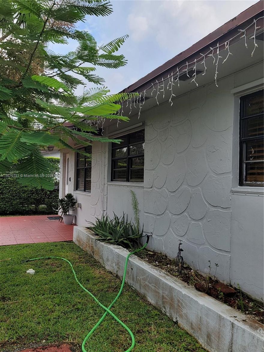 House for Sale – 3 Bedrooms, 1 Bathroom with a Spacious 9,000 sq. ft. Yard
This is a wonderful opportunity to renovate and personalize the home to your liking.
The property includes a versatile structure in the backyard that can be adapted to meet your specific needs.
Enjoy an open terrace with plenty of space to add a swimming pool, or to park a trailer, boat, or RV.
Conveniently situated near the Florida Keys Outlets and the entrance to the Florida Keys, offering easy access to local amenities.
For more information or to arrange a private showing, please feel free to contact me.
$10,000 CREDIT AVAILABLE TO BUYER AT CLOSING!