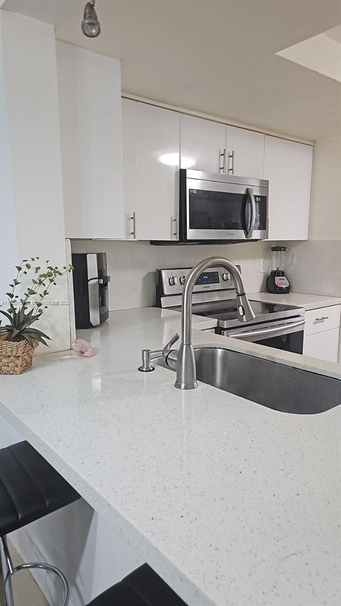 12 OF PALM SPRINGS 2 COND - Residential Lease