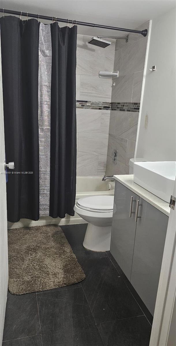 12 OF PALM SPRINGS 2 COND - Residential Lease