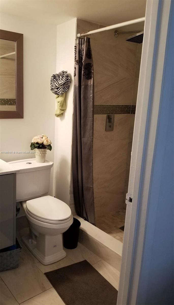 12 OF PALM SPRINGS 2 COND - Residential Lease