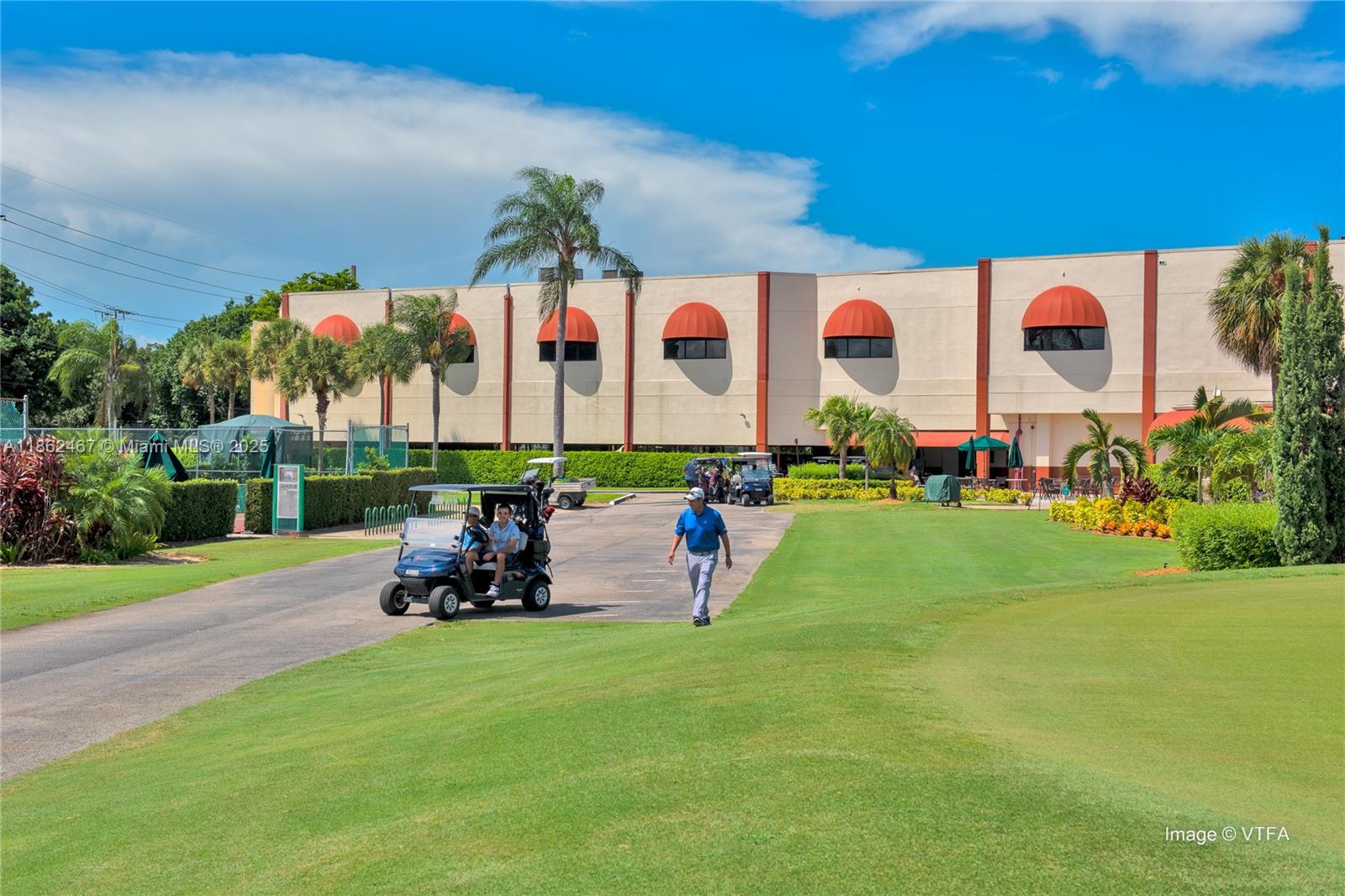 HOLLYBROOK GOLF AND TENNIS - Residential