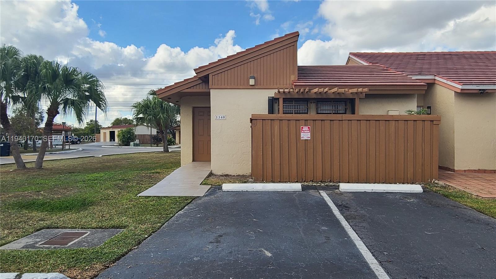 TAMIAMI LAKES TOWNHOMES S - Residential