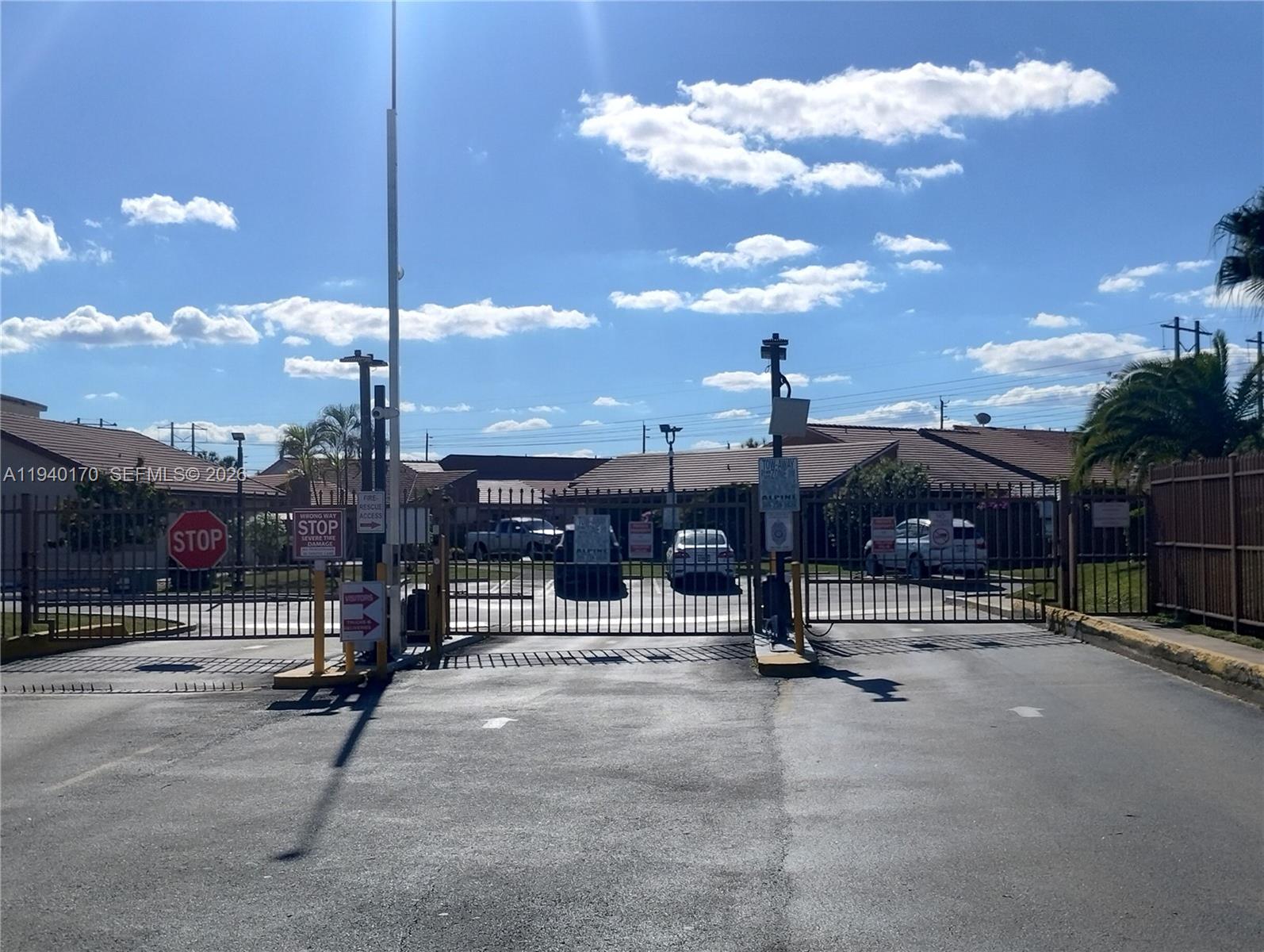 TAMIAMI LAKES TOWNHOMES S - Residential