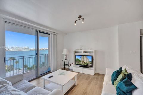 770 SE Claughton Island Dr 813 Miami FL 33131