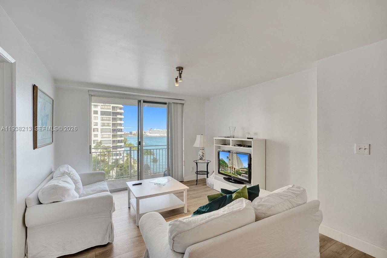 770 SE Claughton Island Dr 813