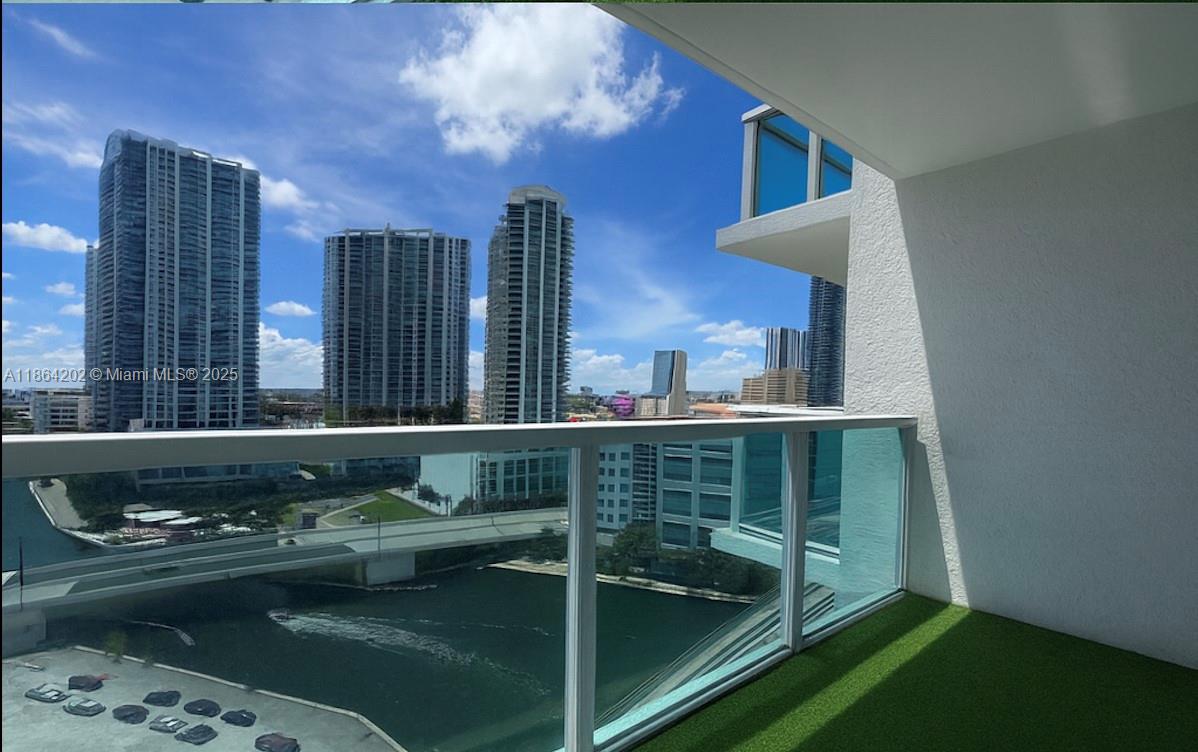 BRICKELL ON THE RIVER - Residential