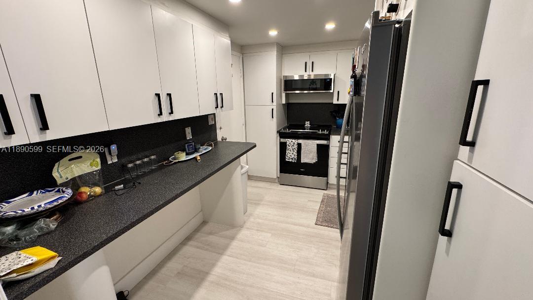 5005 Collins Ave 322