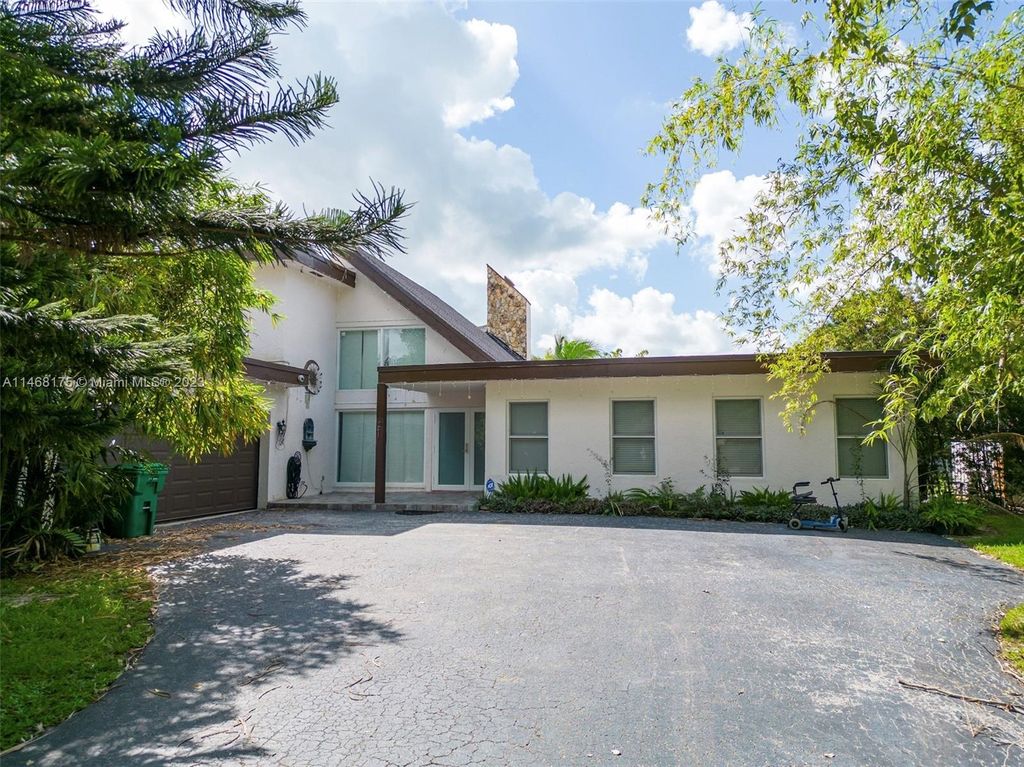 Photo of 18520 SW 58th St, Southwest Ranches, FL 33332 (MLS # A11468175)