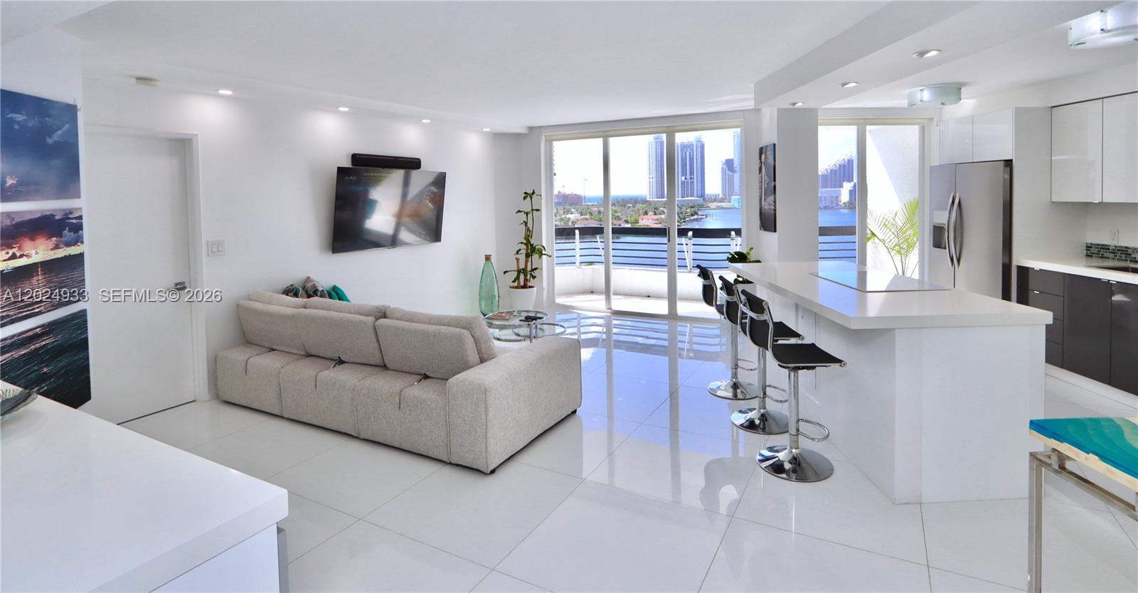 3600 Mystic Pointe Dr 1115
