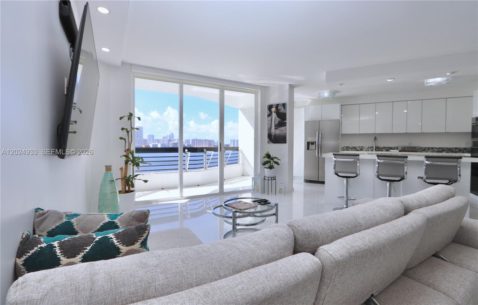 3600 Mystic Pointe Dr 1115
