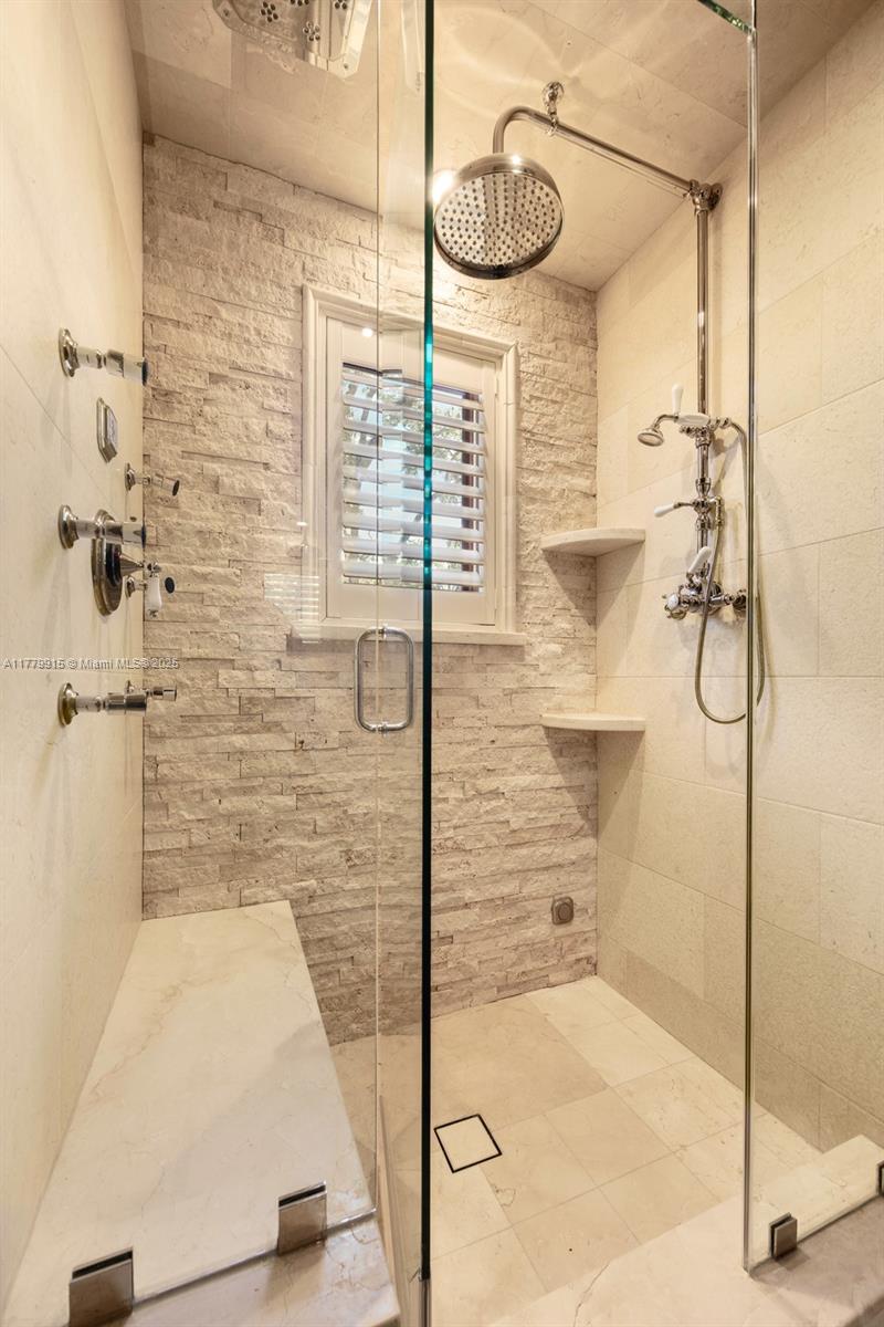CORAL GABLES RIVIERA SEC - Residential
