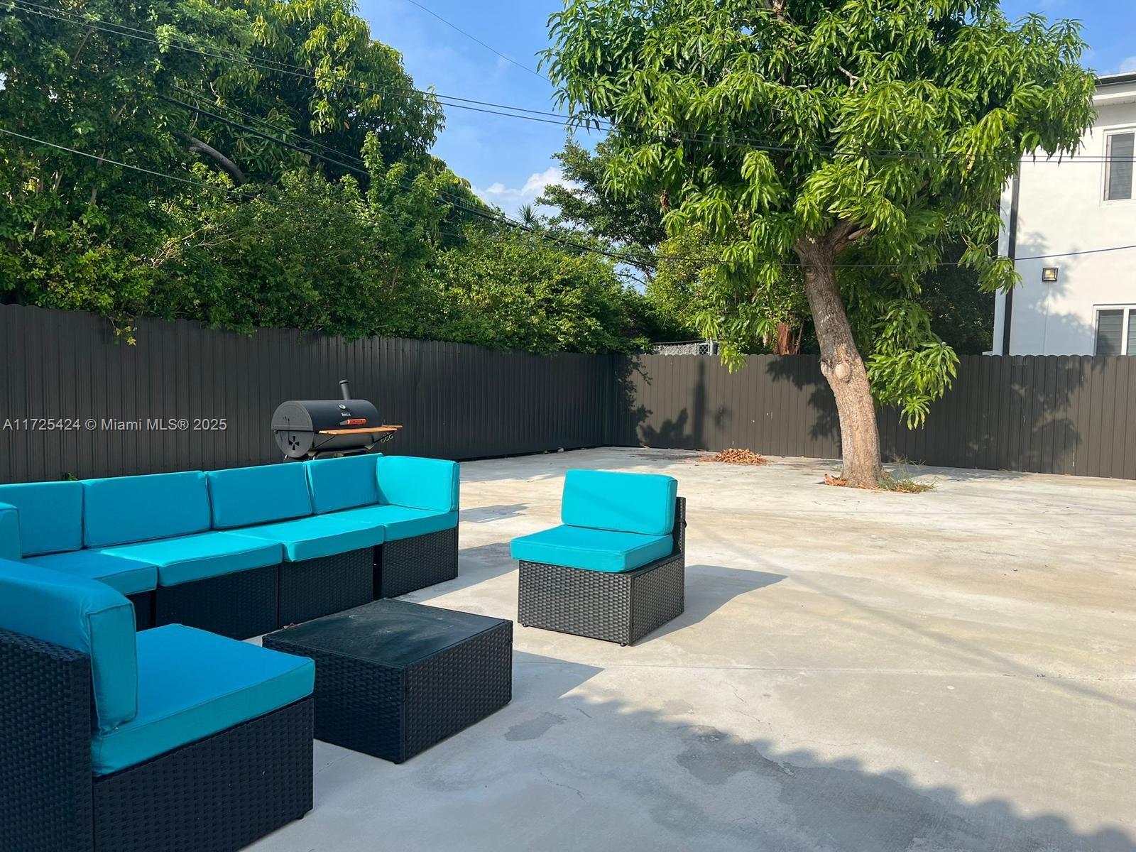 BISCAYNE BCH SUB - Residential Lease