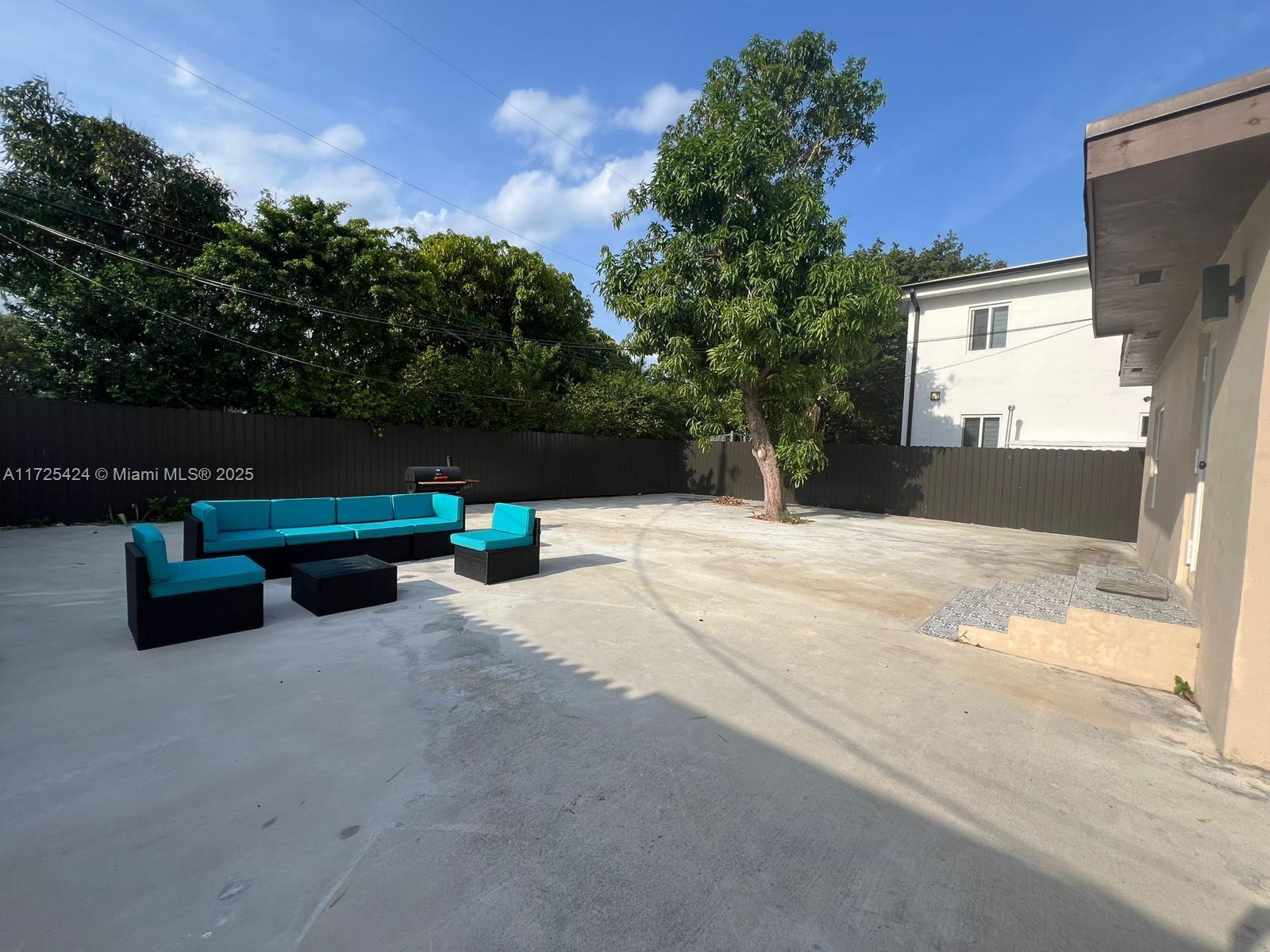 BISCAYNE BCH SUB - Residential Lease