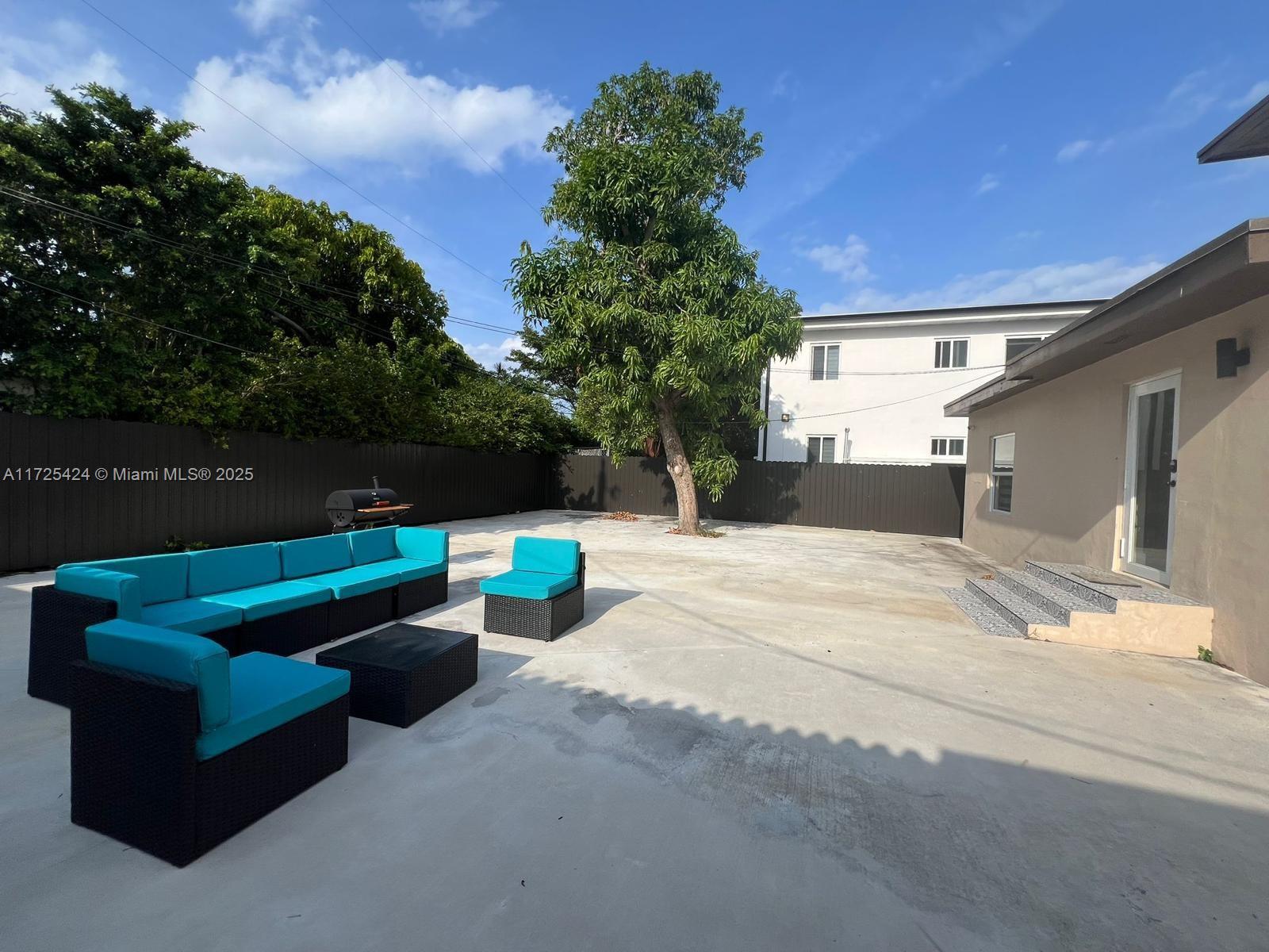 BISCAYNE BCH SUB - Residential Lease