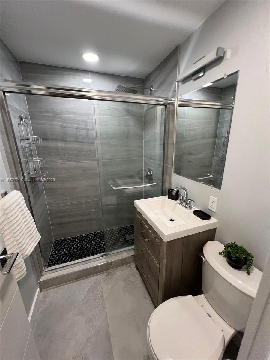 BISCAYNE BCH SUB - Residential Lease