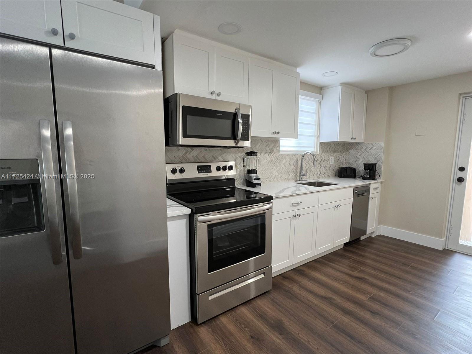 BISCAYNE BCH SUB - Residential Lease