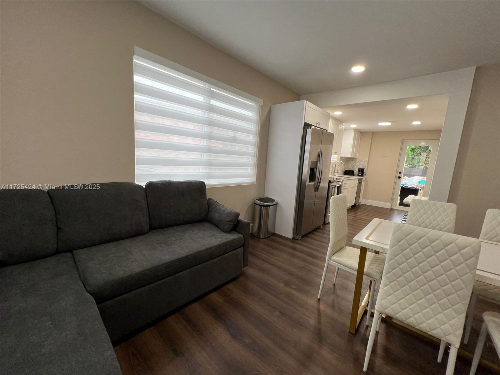 BISCAYNE BCH SUB - Residential Lease