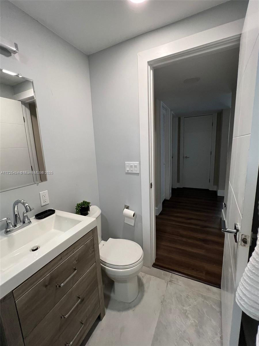 BISCAYNE BCH SUB - Residential Lease