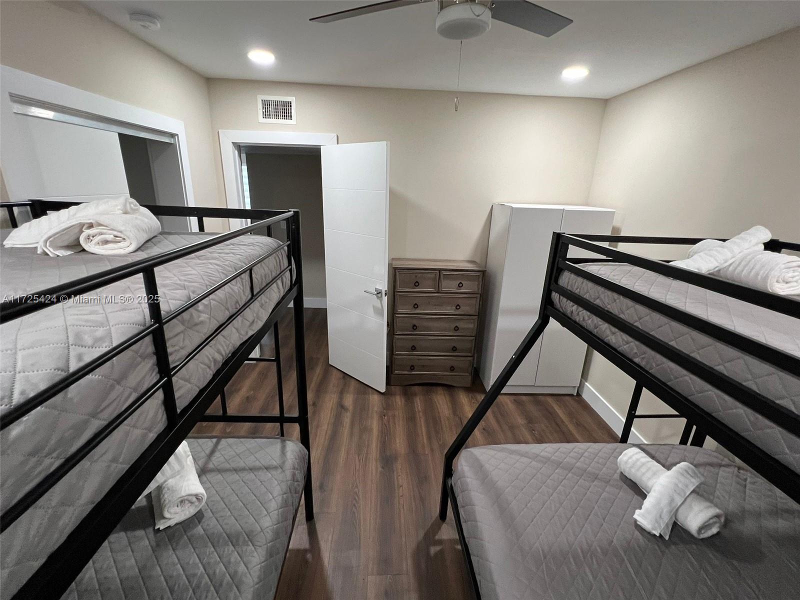 BISCAYNE BCH SUB - Residential Lease