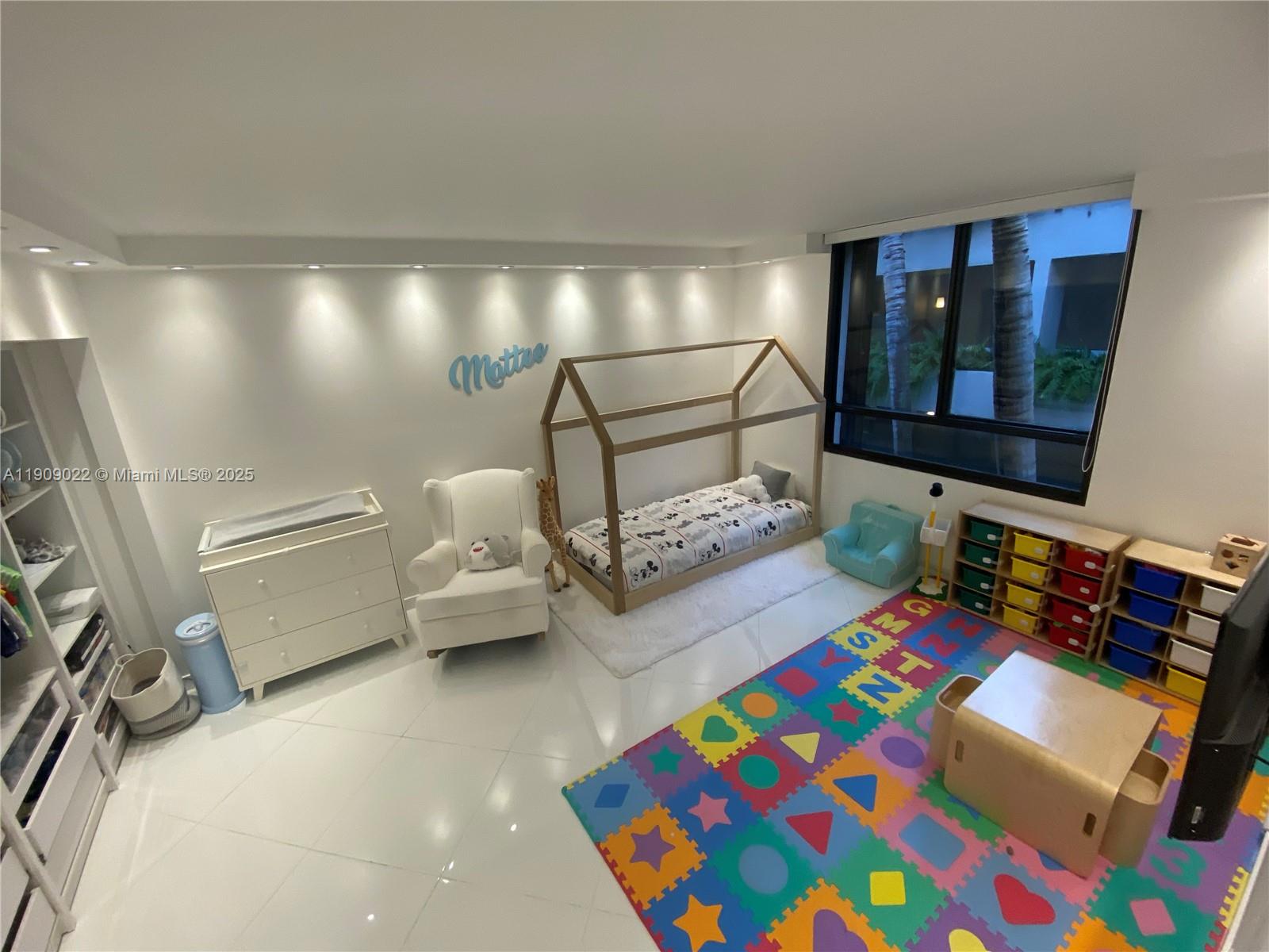 KEY COLONY NO 4 CONDO - Residential Lease