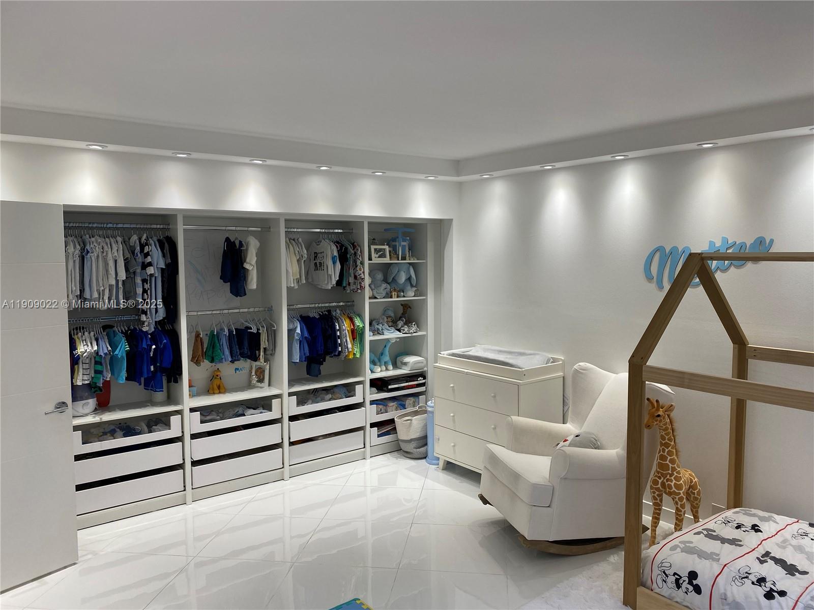 KEY COLONY NO 4 CONDO - Residential Lease