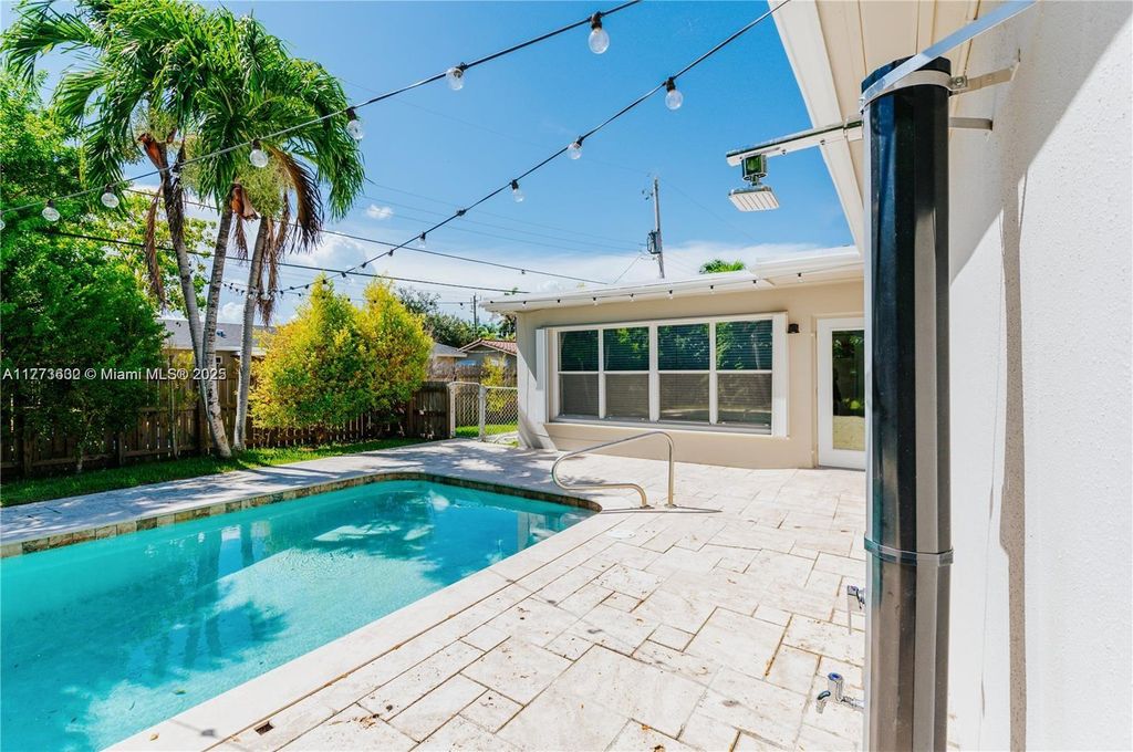 Photo of 219 NE 11th Ave #1-2, Hallandale Beach, FL 33009 (MLS # A11773632)