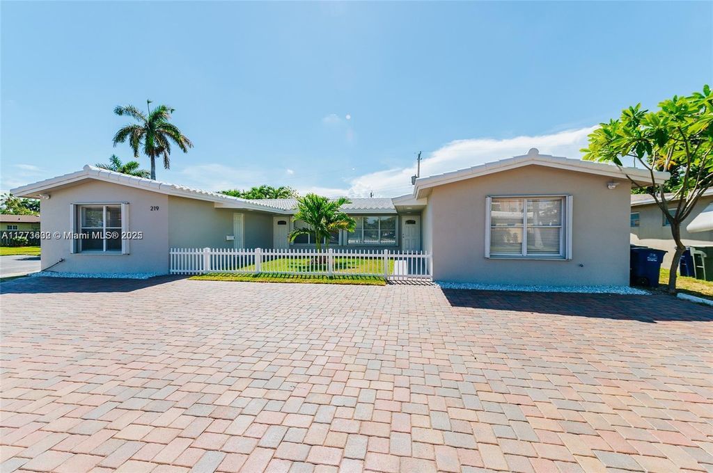 Photo of 219 NE 11th Ave #1-2, Hallandale Beach, FL 33009 (MLS # A11773632)