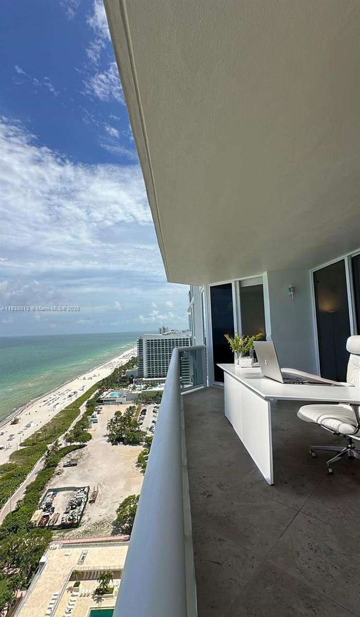 4775 Collins Ave 2702
