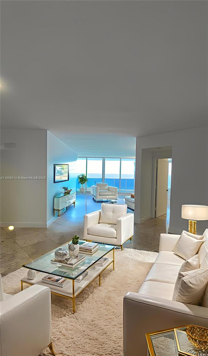 4775 Collins Ave 2702