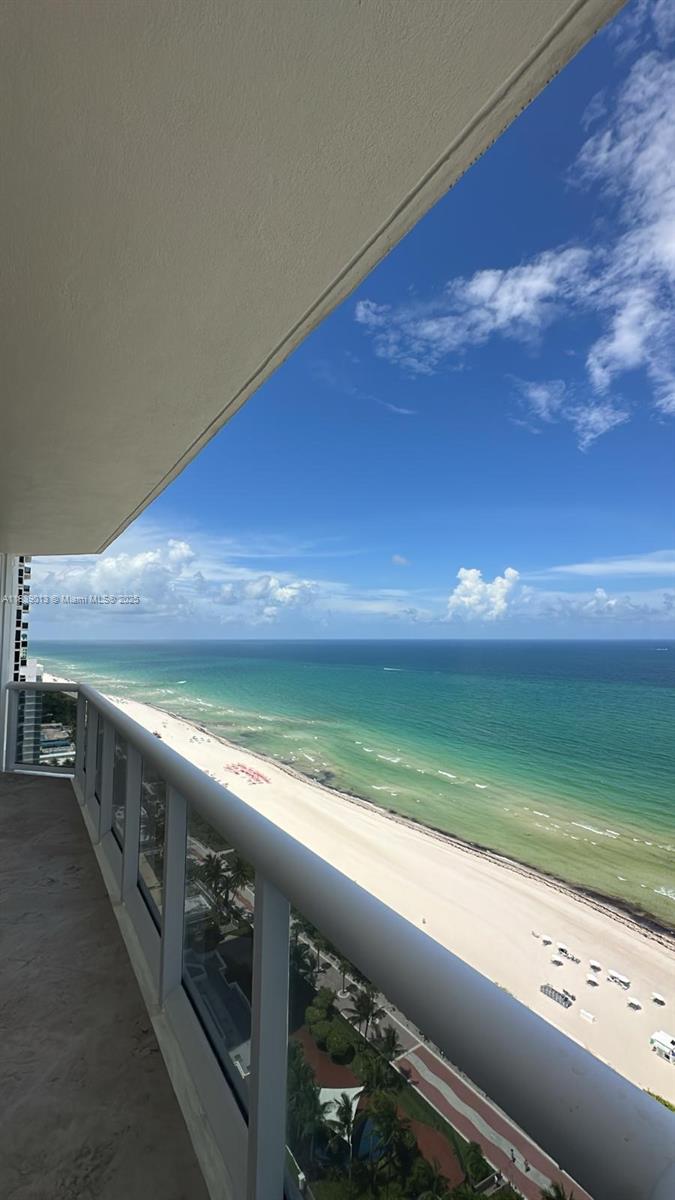 Breathtaking views of the ocean and city from this exquisite 2-bedroom, 2-bathroom in the prestigious Green Diamond Condo. With a great layout, this unit boasts an open kitchen, marble floors & floor to ceiling windows. The main bedroom featuring an en suite bathroom with a spacious walk-in closet. This sought-after building offers top-notch amenities, ensuring a great lifestyle for its residents. From a state-of-the-art fitness center to a sparkling swimming pool and everything in between, there's something for everyone to enjoy2 parking spaces included